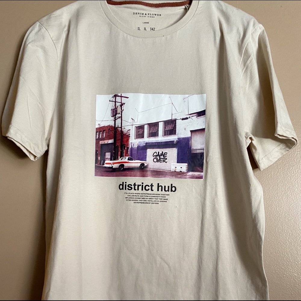district hub Skater Tee